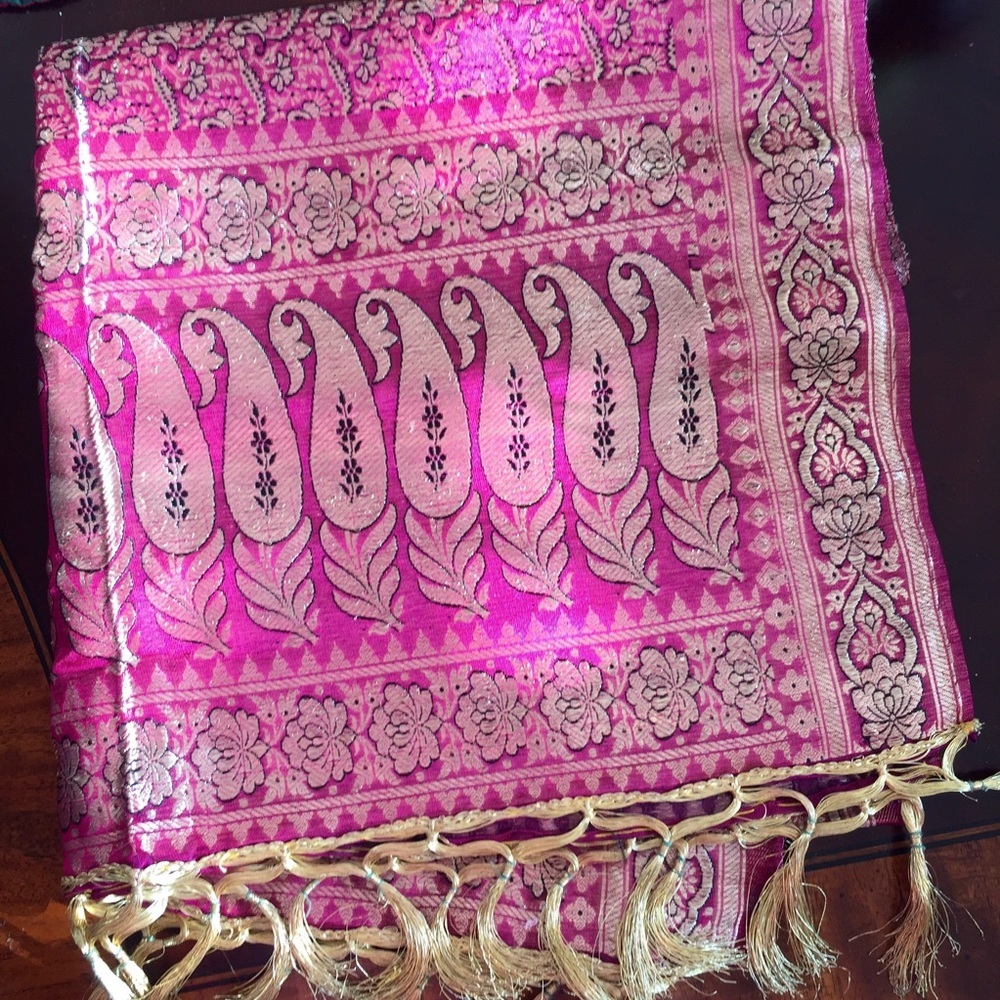 Indian Elegant Silk Scarfs with Gold Threading IN PINK NEW Tapestry Vintage